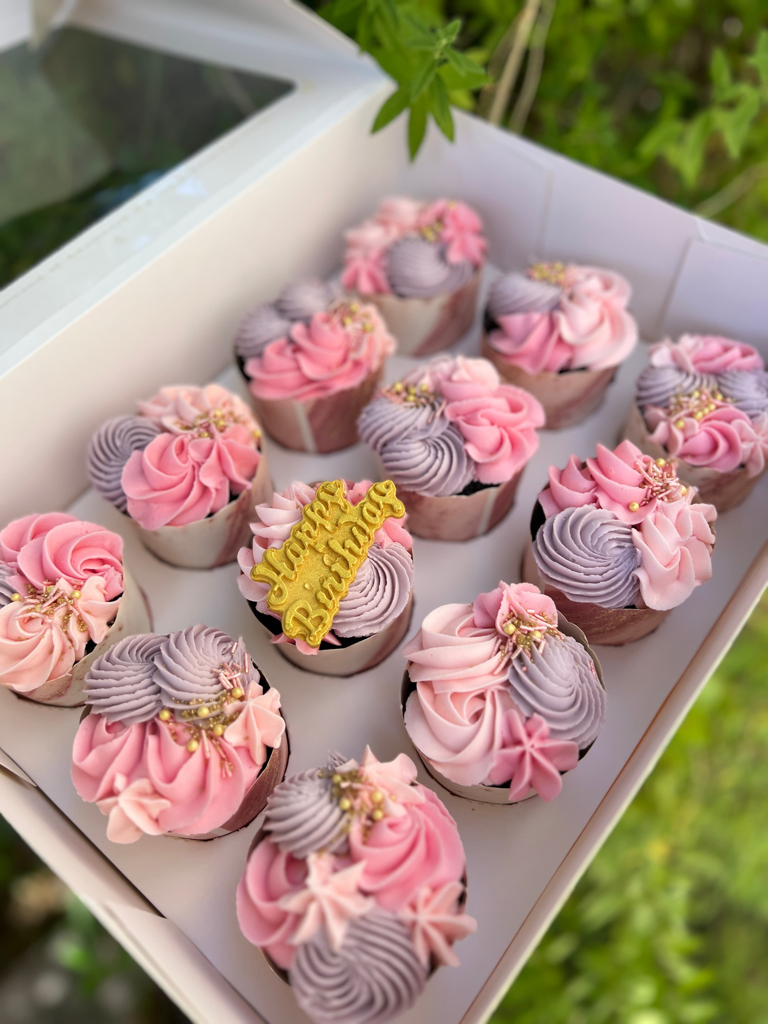 Flower and swirl cupcakes