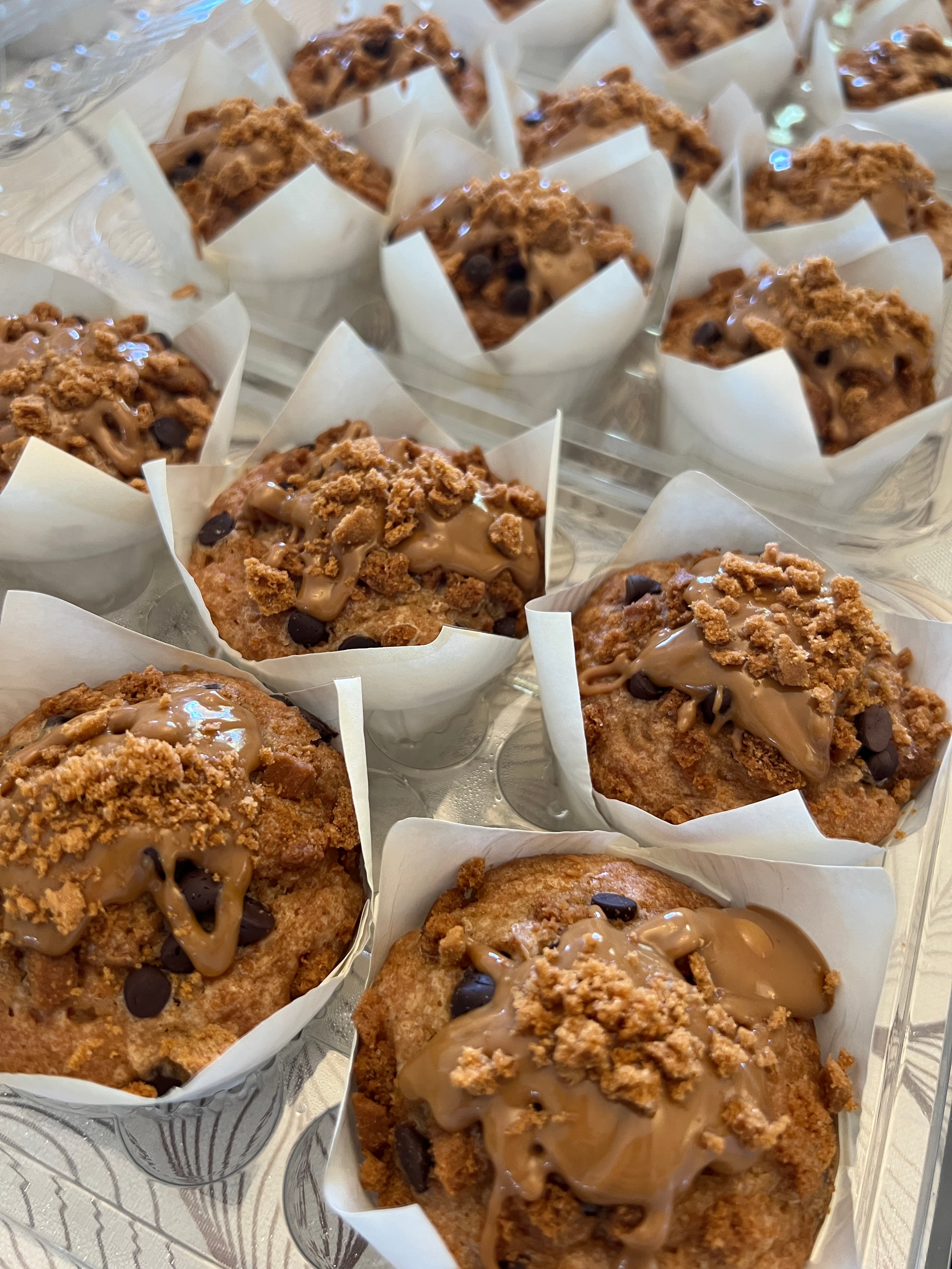Chocolate chip lotus muffins